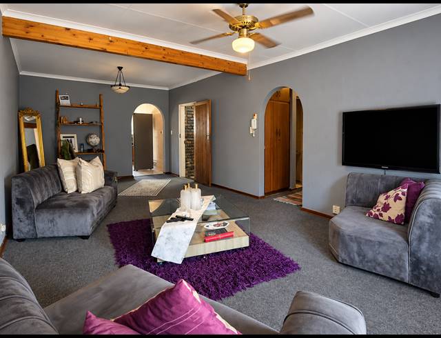 2 BEDROOM TOWNHOUSE FOR SALE IN THREE RIVERS